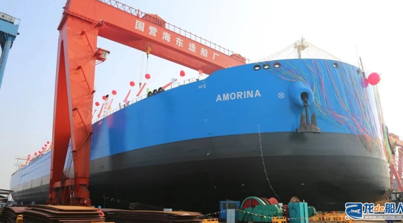 国营海东80000吨LNG双燃料电力推进出口油轮下水